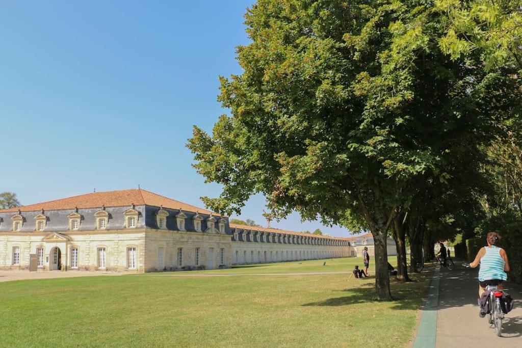 Cote Cour - Appartement En Plein Centre-Ville & Proche Des Thermes Rochefort  Exterior foto